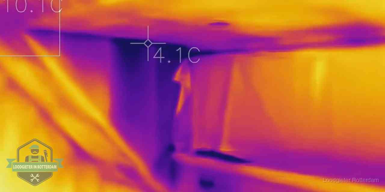 Warmtebeeldopname van een vloerconstructie tijdens lekdetectie in Rotterdam