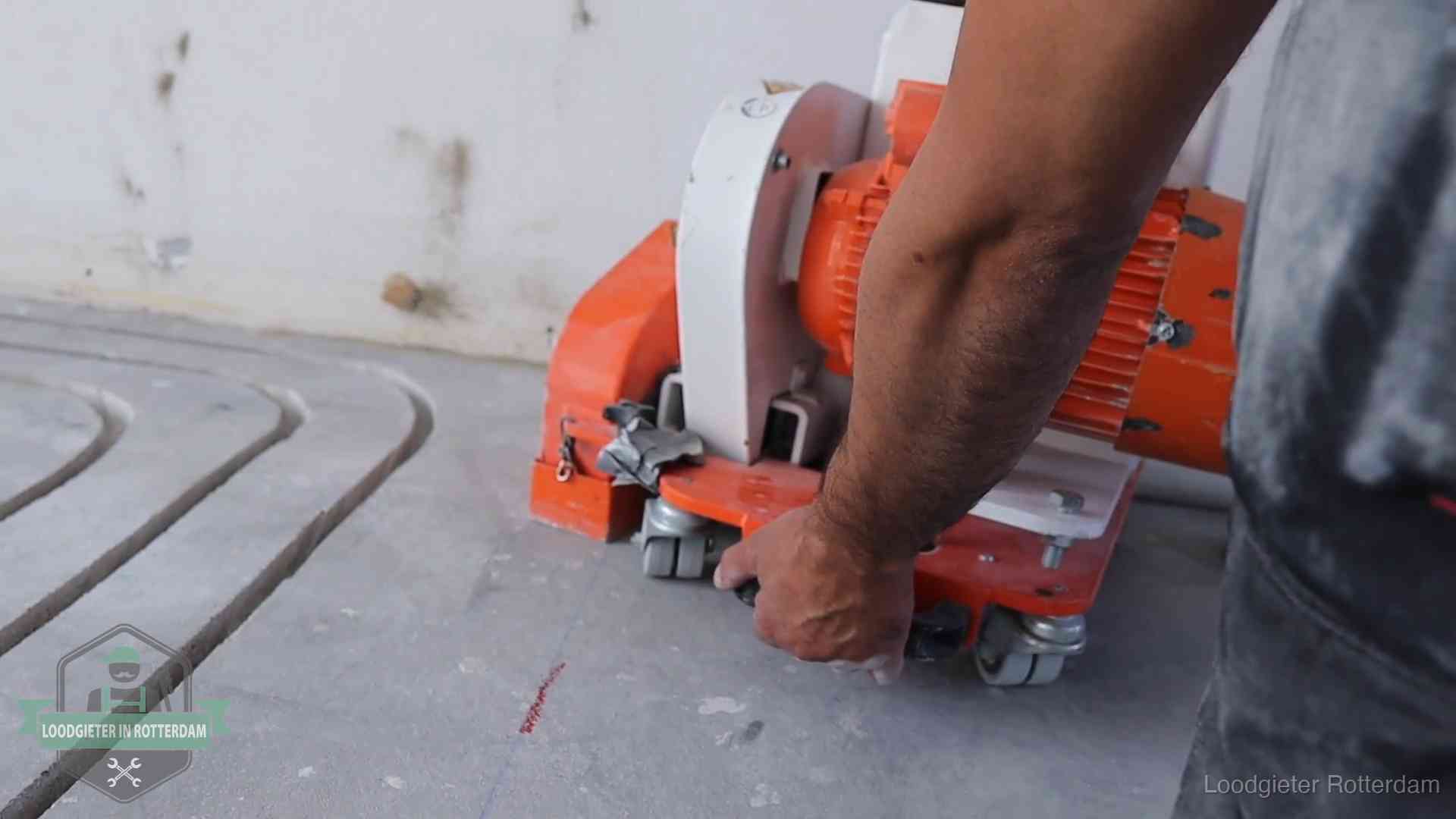 Sleuvenpatroon voor vloerverwarming in de dekvloer van een woning in Rotterdam